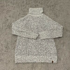 Roots Snowy Fox Turtle Neck